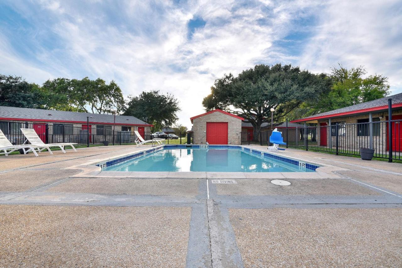 Americas Best Value Inn Lockhart Tx Exteriör bild