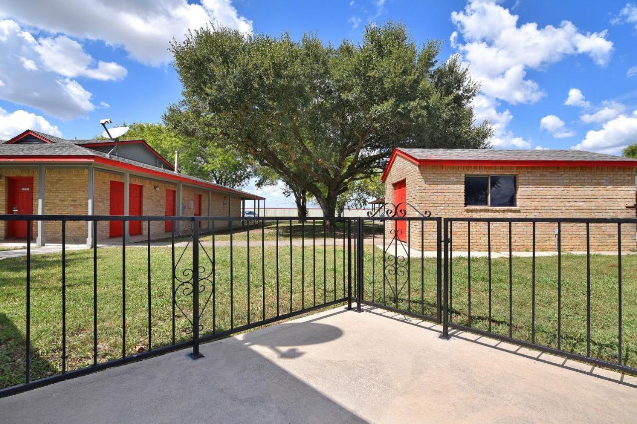Americas Best Value Inn Lockhart Tx Exteriör bild