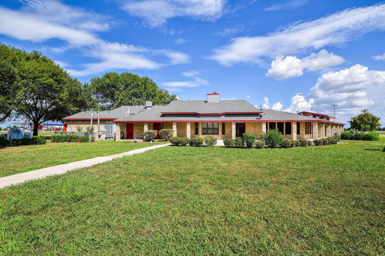 Americas Best Value Inn Lockhart Tx Exteriör bild