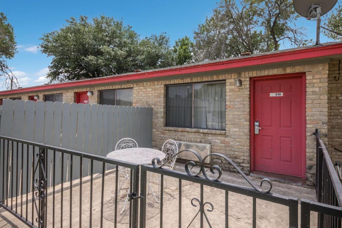 Americas Best Value Inn Lockhart Tx Exteriör bild