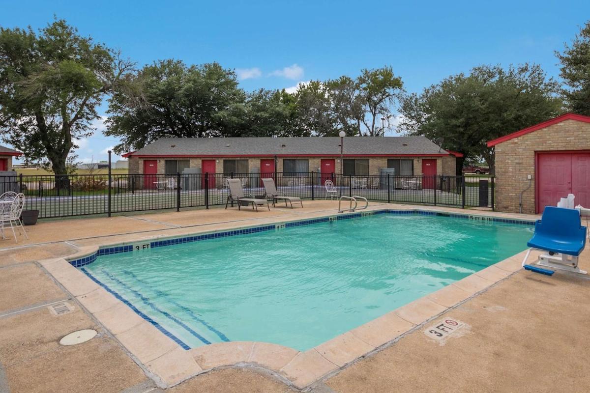 Americas Best Value Inn Lockhart Tx Exteriör bild