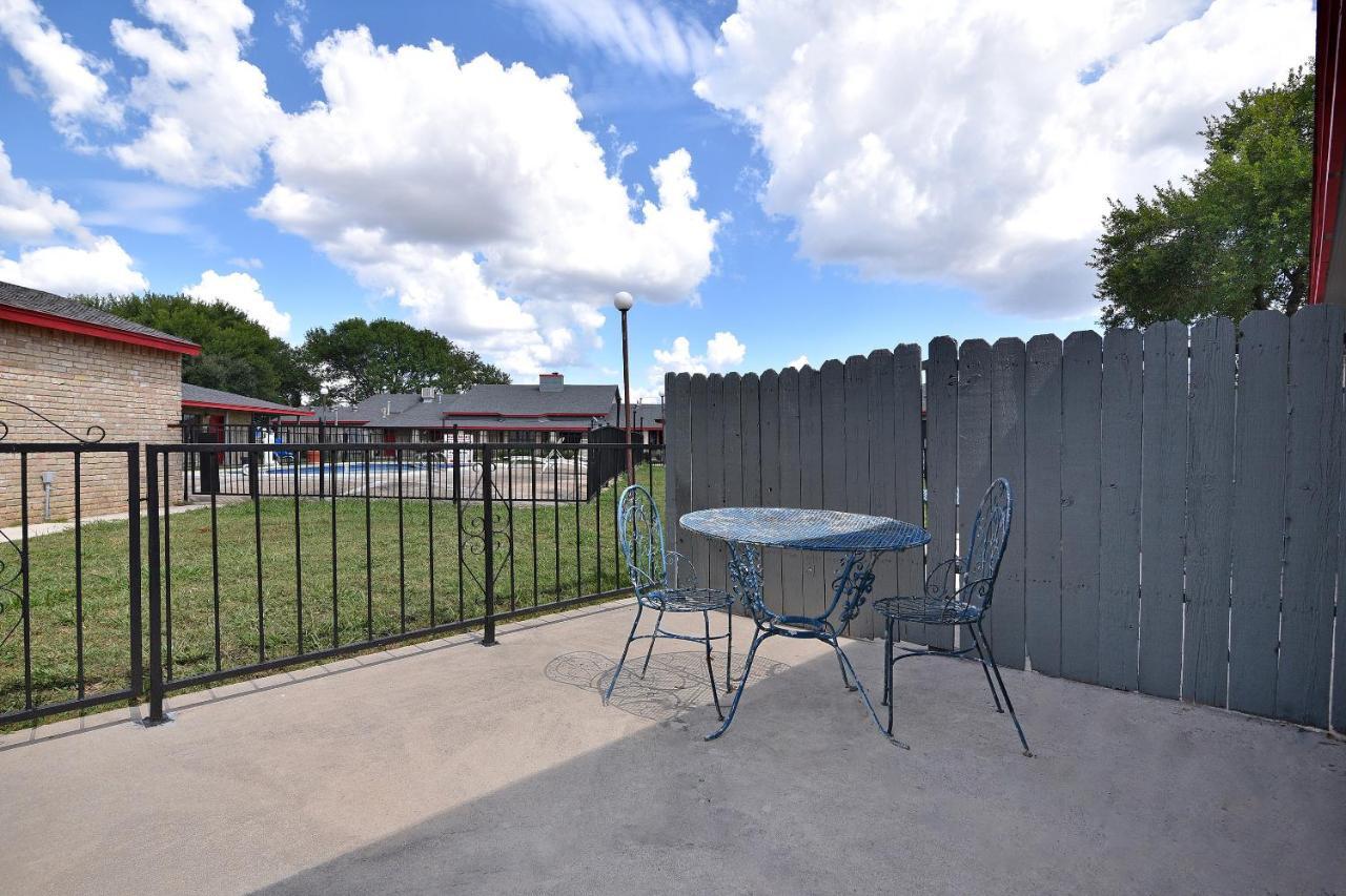 Americas Best Value Inn Lockhart Tx Exteriör bild